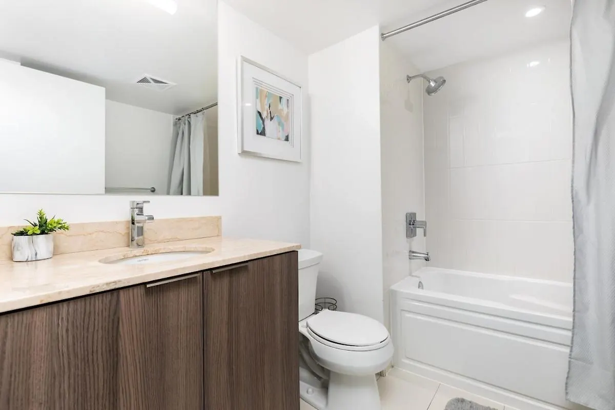 Central Downtown 1 And Den W 3 Beds Sleeps 4 By Uoft Toronto 0*,  Canada