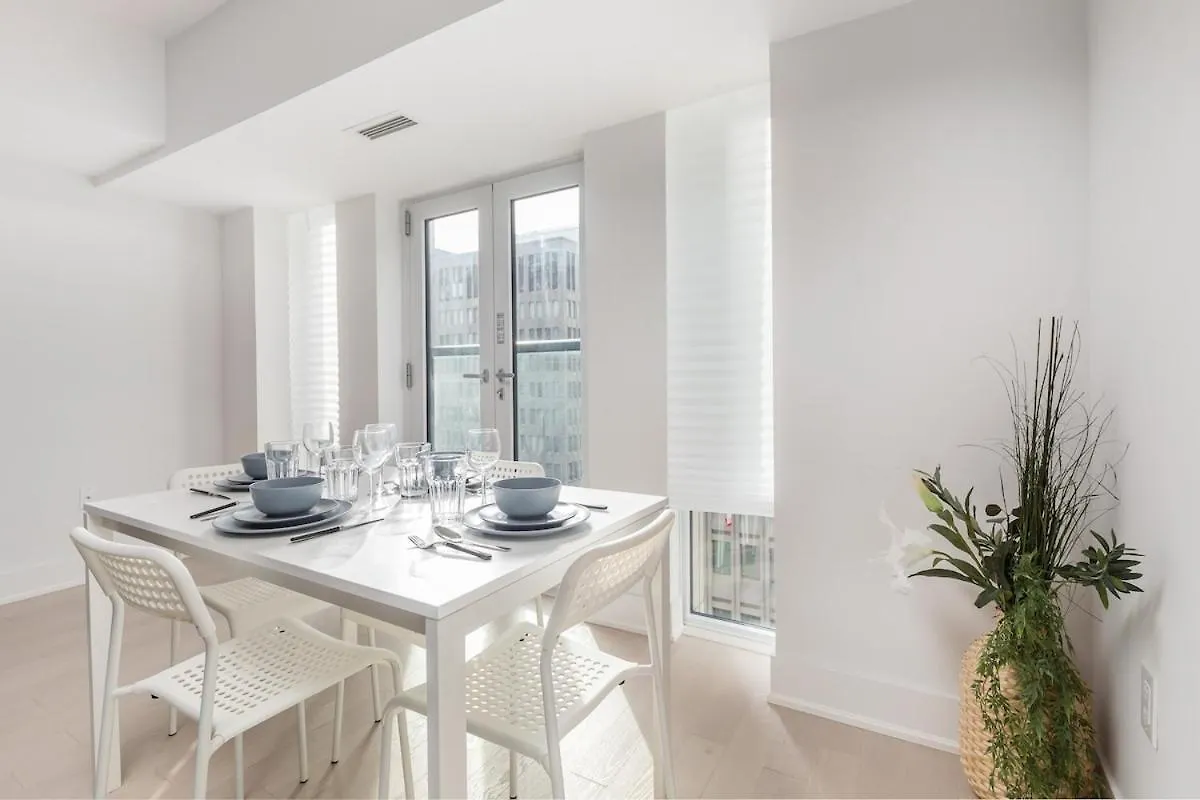 Central Downtown 1 And Den W 3 Beds Sleeps 4 By Uoft Toronto Apartment