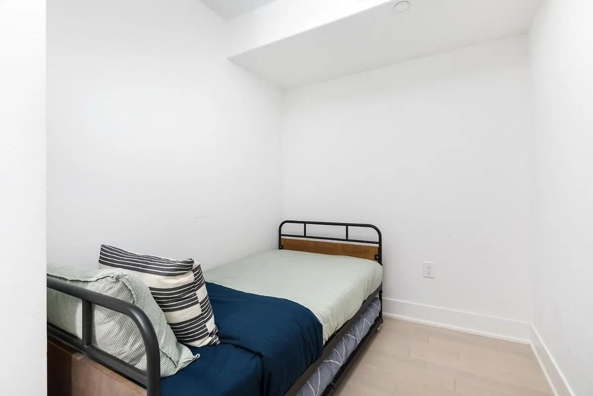 Central Downtown 1 And Den W 3 Beds Sleeps 4 By Uoft Toronto Apartment