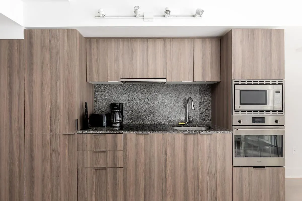 Apartment Central Downtown 1 And Den W 3 Beds Sleeps 4 By Uoft Toronto Canada